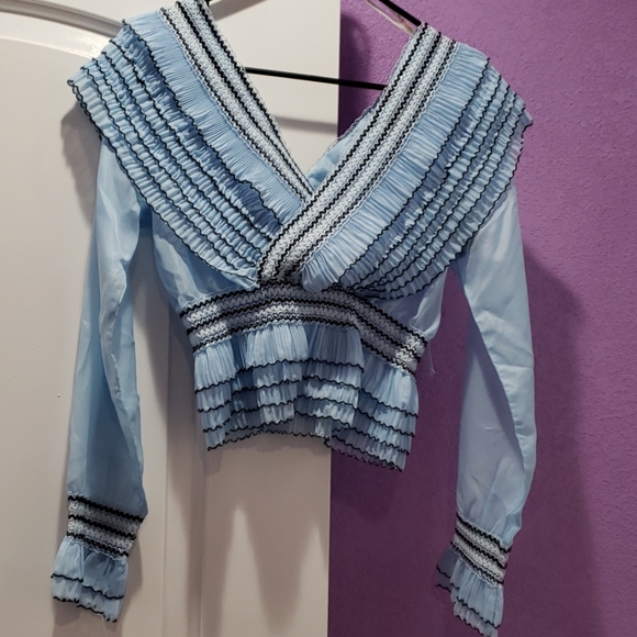 Beautiful top - Picture 4 of 7